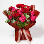 Ekvatör Kırmızı ve Fuşya Gül Vip Gypsophila Fuşya & Okaliptus Buketi